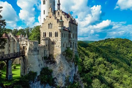 The Castle on the Cliff: Majestic, Magic, Manoir