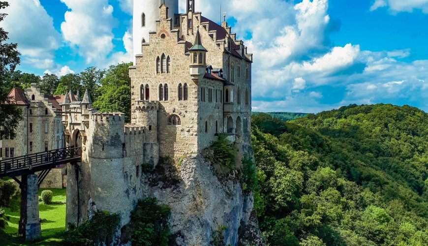 The Castle on the Cliff: Majestic, Magic, Manoir